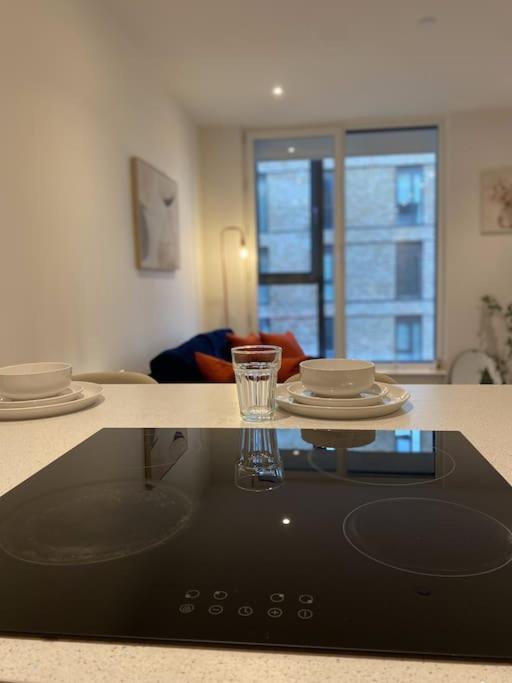 Modern Trafford 1Br Apartment-Free Parking-Cinema Room Manchester Eksteriør bilde