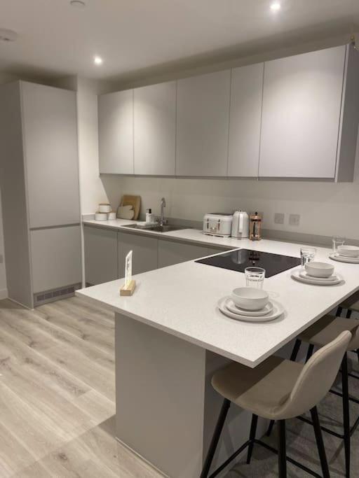 Modern Trafford 1Br Apartment-Free Parking-Cinema Room Manchester Eksteriør bilde
