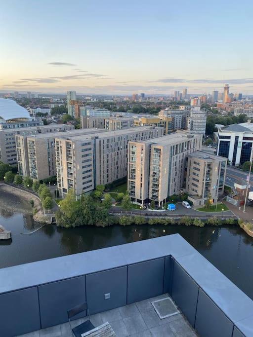 Modern Trafford 1Br Apartment-Free Parking-Cinema Room Manchester Eksteriør bilde