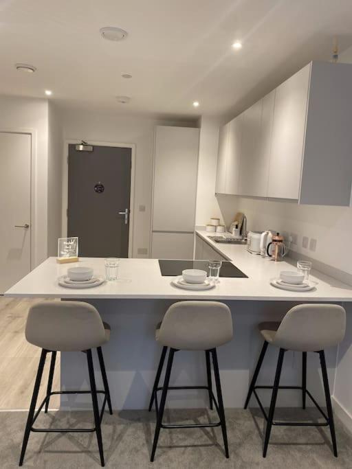 Modern Trafford 1Br Apartment-Free Parking-Cinema Room Manchester Eksteriør bilde