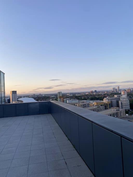 Modern Trafford 1Br Apartment-Free Parking-Cinema Room Manchester Eksteriør bilde