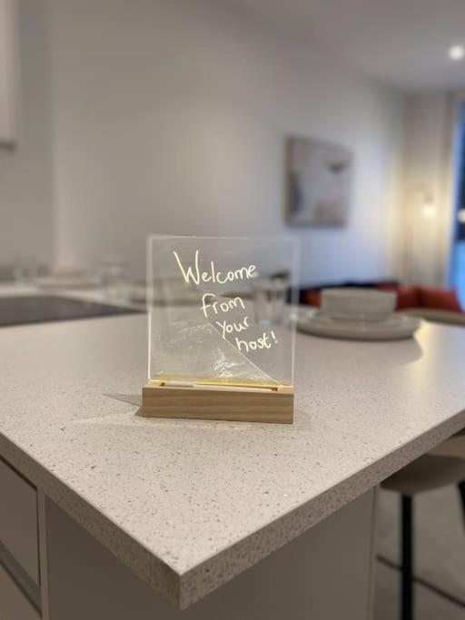 Modern Trafford 1Br Apartment-Free Parking-Cinema Room Manchester Eksteriør bilde