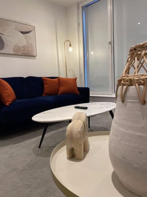 Modern Trafford 1Br Apartment-Free Parking-Cinema Room Manchester Eksteriør bilde