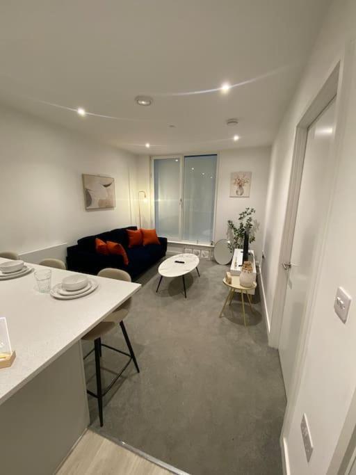 Modern Trafford 1Br Apartment-Free Parking-Cinema Room Manchester Eksteriør bilde