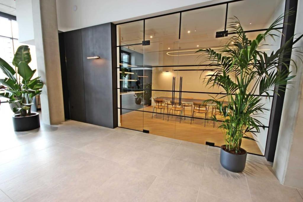 Modern Trafford 1Br Apartment-Free Parking-Cinema Room Manchester Eksteriør bilde