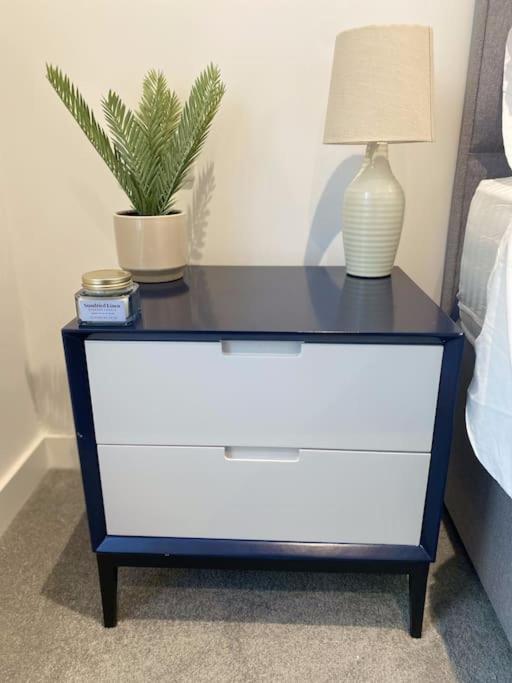 Modern Trafford 1Br Apartment-Free Parking-Cinema Room Manchester Eksteriør bilde