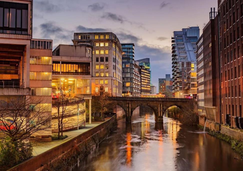 Modern Trafford 1Br Apartment-Free Parking-Cinema Room Manchester Eksteriør bilde